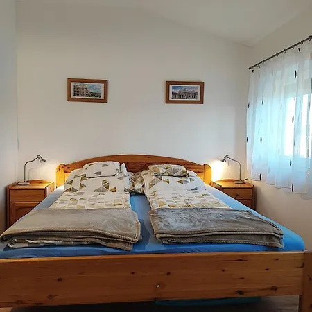 Nyaraló R&r Vendeghaz