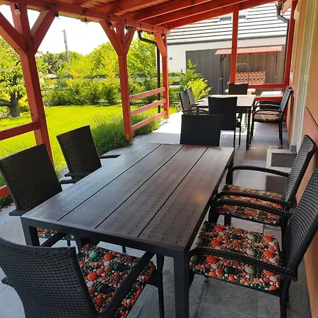 R&r Vendeghaz Holiday home *