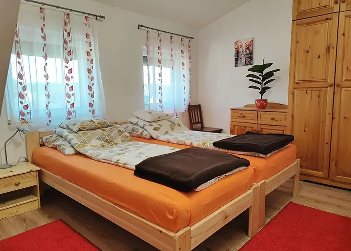 R&r Vendeghaz Feriehus *